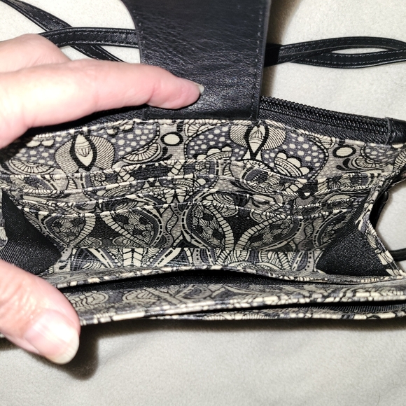 Sakroots Women’s Printed Black/Off White Adjustable Strap Crossbody Wallet/Purse - Picture 7 of 7